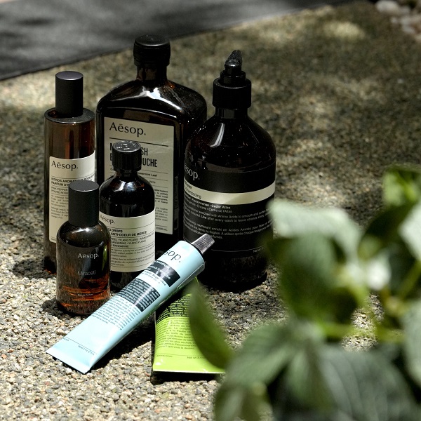 大人気フレグランスブランド「Aesop(イソップ)」福山店と尾道店で取り扱いがスタート。 お出かけを香りでさわやかに色付け、夏のおすすめアイテムを一挙ご紹介します！